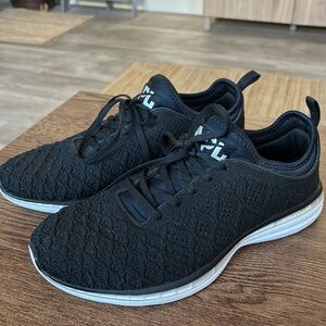 APL TechLoom Phantom men running shoes, black, size 10.5 usa.